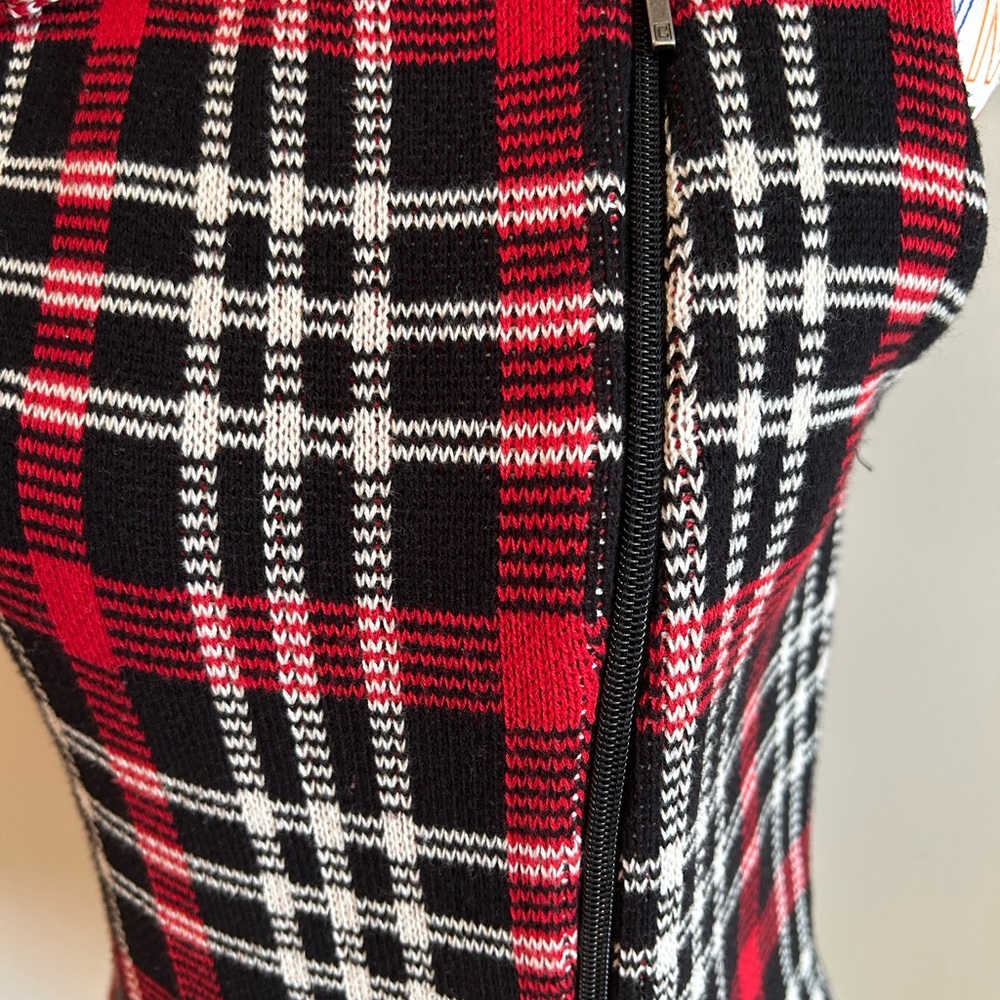 NWT Chaps 100% Cotton Red and Black Plaid Vest with Zipper - Picture 3 of 10